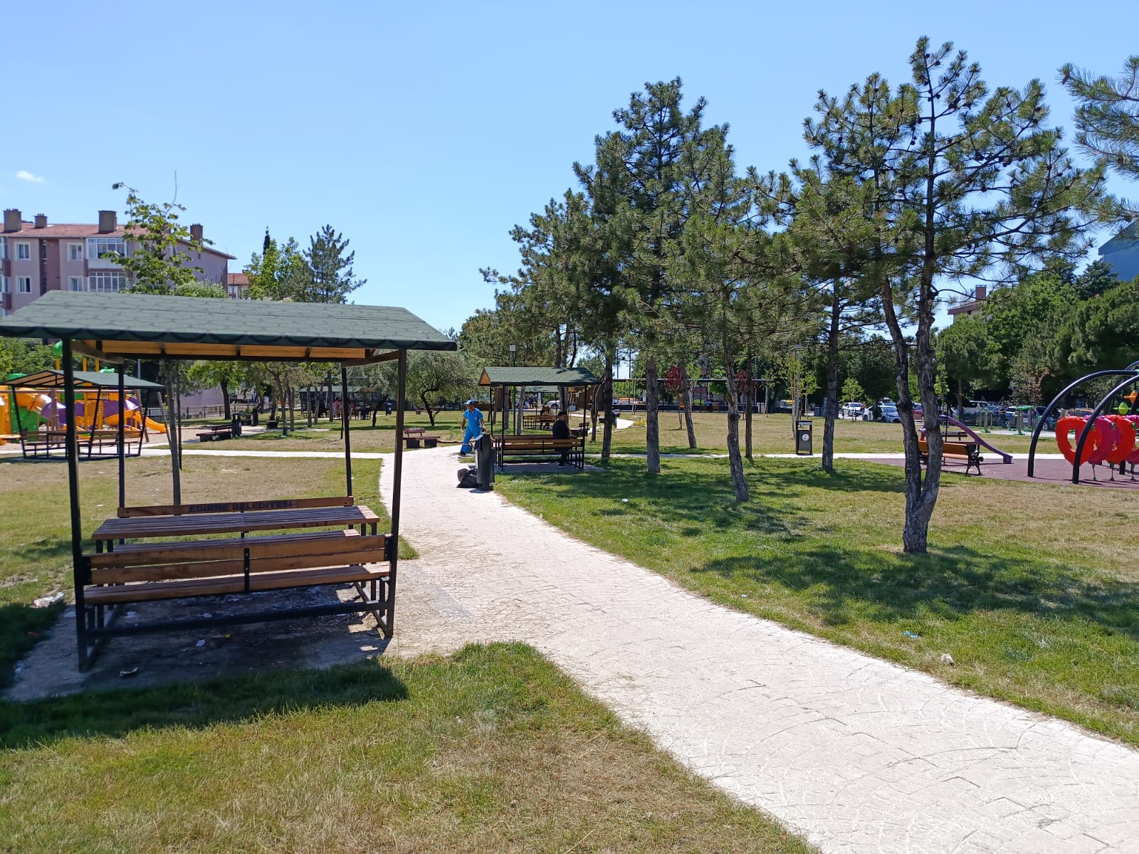 Edirne'de geçtiğimiz aylarda açılan Edirne Belediyesi Zübeyde Hanım Parkı'ndaki kırık tuvalet kapısı vatandaşların tepkisini çekti. 